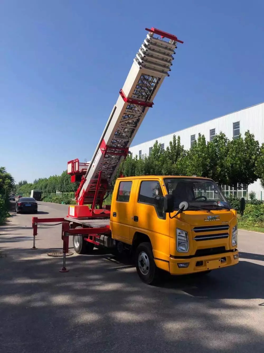 定远县附近的云梯车出租服务：轻松解决高空作业需求